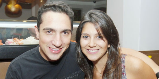 Alexandre Xavier e sua namorada Mariana Zani no Feng Sushi 